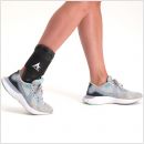 Active Ankle T2 Enkelbrace in schoen lopend