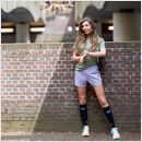 Herzog Sport Compressiekousen Pro in de kleur zwart gedragen door vrouw