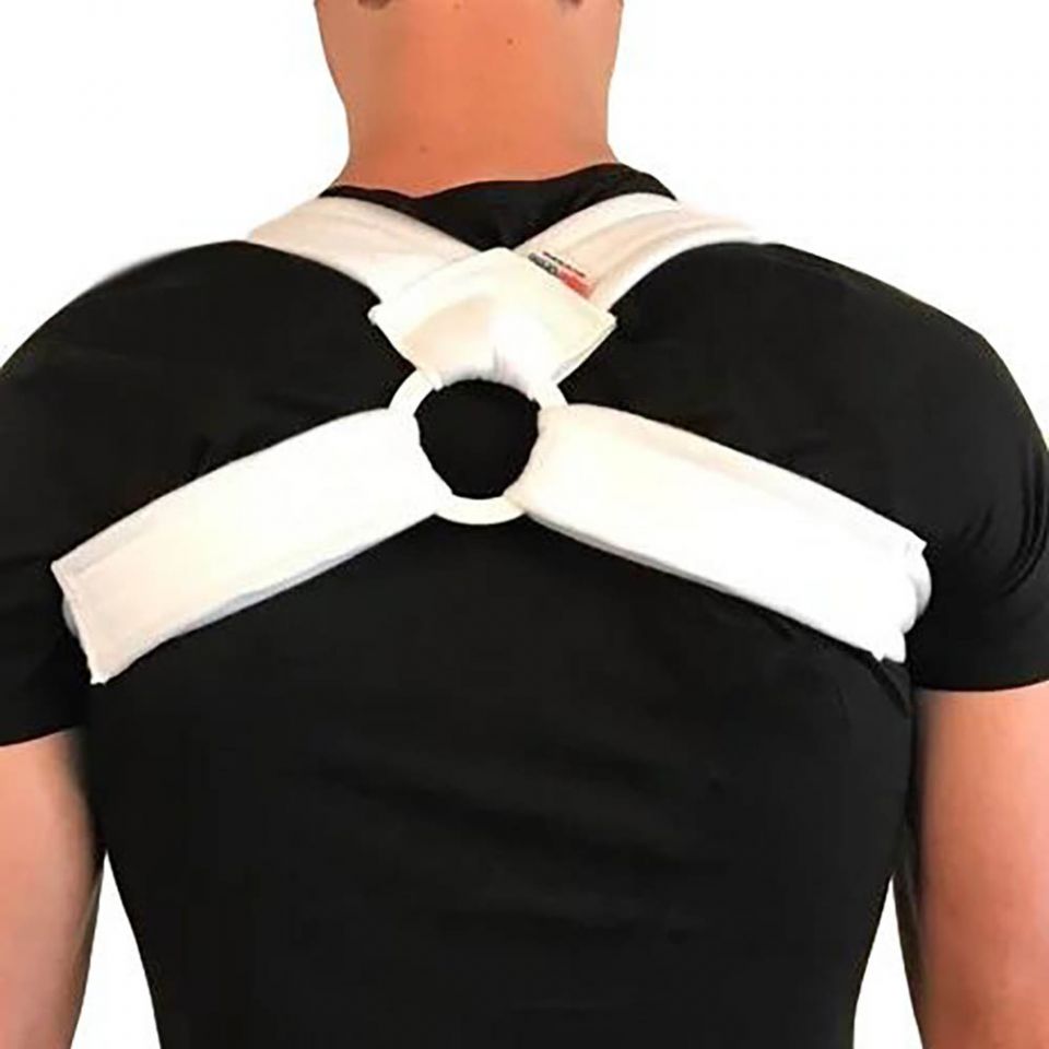super ortho houding corrector sleutelbeenbrace rugrechthouder over shirt gedragen van achteren gefotografeerd